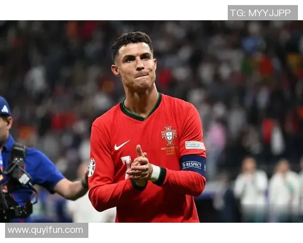 目前仍未退役的足球传奇球星及其未来动向分析 目前仍未退役的足球传奇球星及其未来动向分析