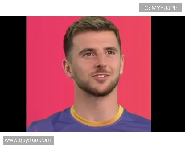 怀旧足球球星卡老人与珍藏往事的温情记忆 怀旧足球球星卡老人与珍藏往事的温情记忆